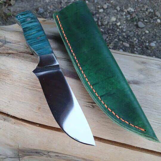 Lovački nož i kožna futrola zelene boje