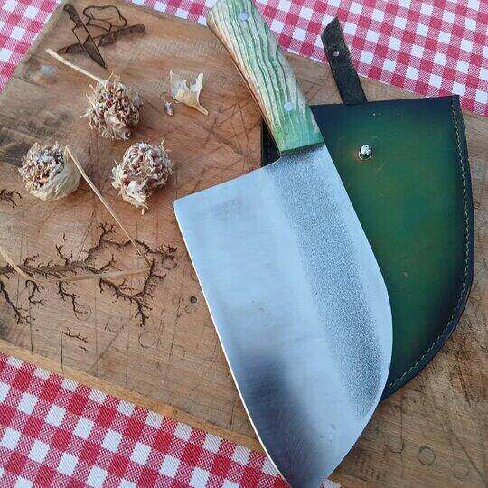 Ručno rađen kuvarski nož sa zelenom futrolom