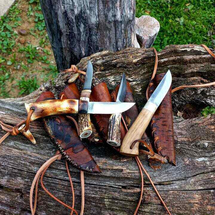 Lovački noževi i futrole sa pantljikama