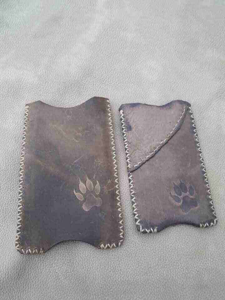 Dve kožne futrole za telefon