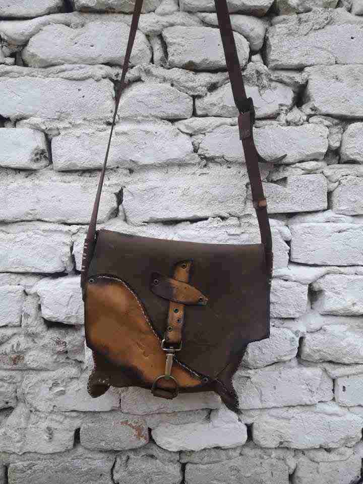 Dvobojna kožna tašna sa kaišem